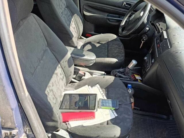 Синий Фольксваген Гольф, объемом двигателя 2 л и пробегом 300 тыс. км за 2700 $, фото 5 на Automoto.ua