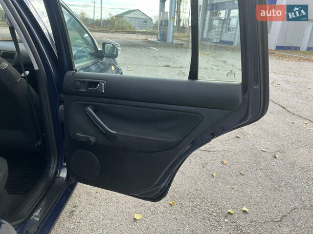 Синий Фольксваген Гольф, объемом двигателя 1.39 л и пробегом 273 тыс. км за 3850 $, фото 45 на Automoto.ua