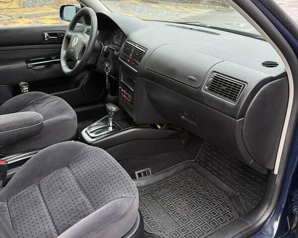 Синий Фольксваген Гольф, объемом двигателя 1.6 л и пробегом 262 тыс. км за 4799 $, фото 29 на Automoto.ua