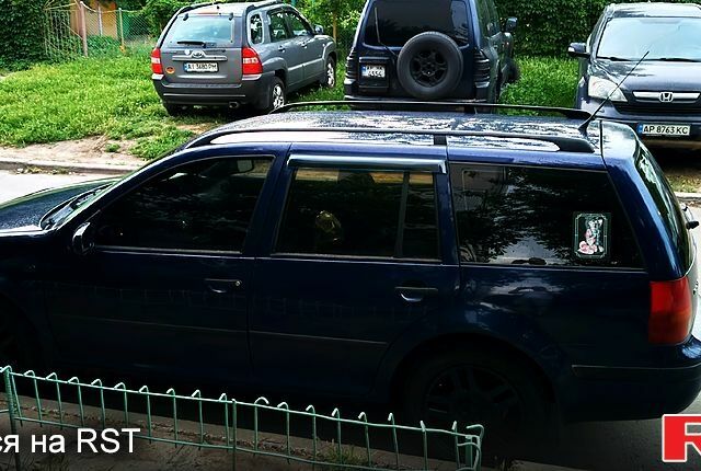 Синий Фольксваген Гольф, объемом двигателя 1.6 л и пробегом 342 тыс. км за 3500 $, фото 2 на Automoto.ua