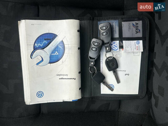 Синий Фольксваген Гольф, объемом двигателя 1.39 л и пробегом 273 тыс. км за 3850 $, фото 56 на Automoto.ua