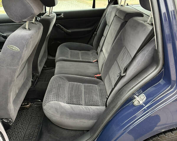 Синий Фольксваген Гольф, объемом двигателя 1.6 л и пробегом 262 тыс. км за 4799 $, фото 34 на Automoto.ua