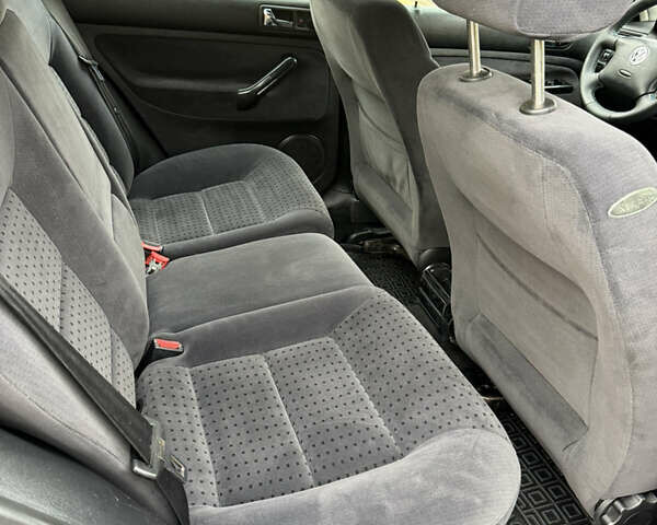 Синий Фольксваген Гольф, объемом двигателя 1.6 л и пробегом 262 тыс. км за 4799 $, фото 25 на Automoto.ua