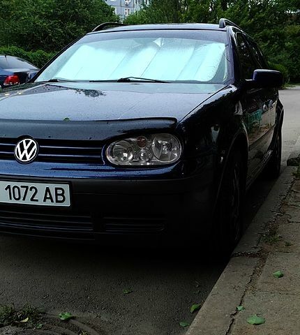 Синий Фольксваген Гольф, объемом двигателя 1.6 л и пробегом 342 тыс. км за 3500 $, фото 4 на Automoto.ua