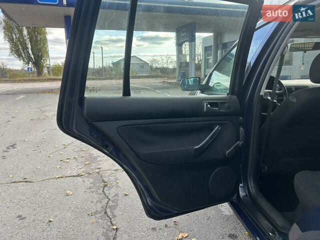 Синий Фольксваген Гольф, объемом двигателя 1.39 л и пробегом 273 тыс. км за 3850 $, фото 42 на Automoto.ua