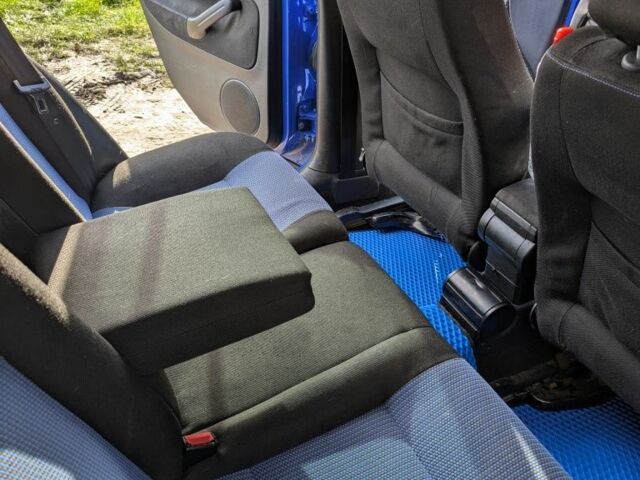 Синій Фольксваген Гольф, об'ємом двигуна 1.6 л та пробігом 300 тис. км за 3800 $, фото 8 на Automoto.ua