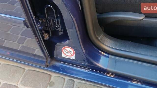 Синий Фольксваген Гольф, объемом двигателя 1.6 л и пробегом 296 тыс. км за 5000 $, фото 5 на Automoto.ua