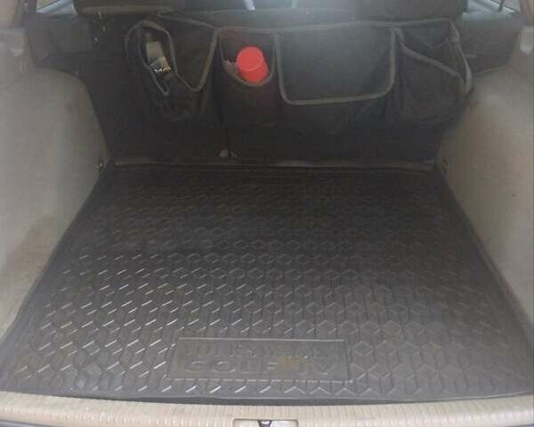 Синий Фольксваген Гольф, объемом двигателя 1.9 л и пробегом 364 тыс. км за 4500 $, фото 6 на Automoto.ua