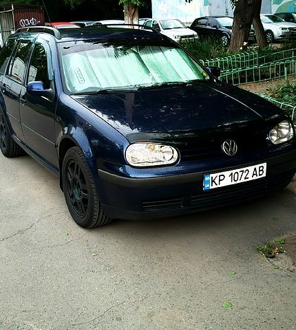 Синий Фольксваген Гольф, объемом двигателя 1.6 л и пробегом 342 тыс. км за 3500 $, фото 5 на Automoto.ua