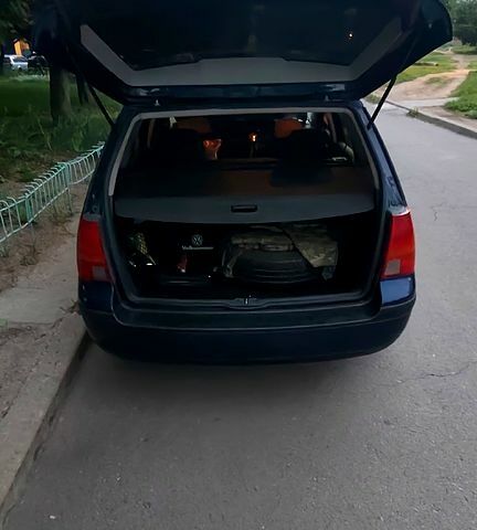 Синий Фольксваген Гольф, объемом двигателя 1.6 л и пробегом 342 тыс. км за 3500 $, фото 3 на Automoto.ua