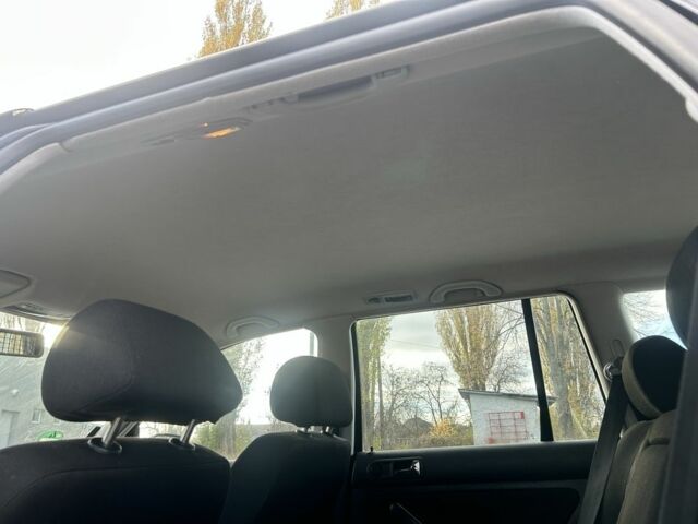 Синий Фольксваген Гольф, объемом двигателя 1.4 л и пробегом 273 тыс. км за 3850 $, фото 12 на Automoto.ua