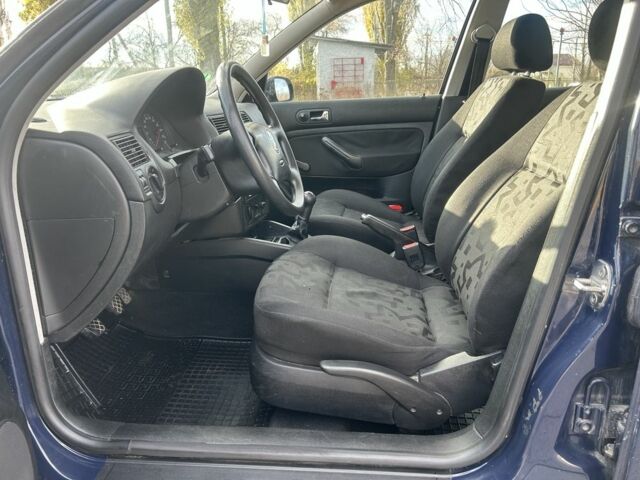 Синий Фольксваген Гольф, объемом двигателя 1.4 л и пробегом 273 тыс. км за 3850 $, фото 5 на Automoto.ua