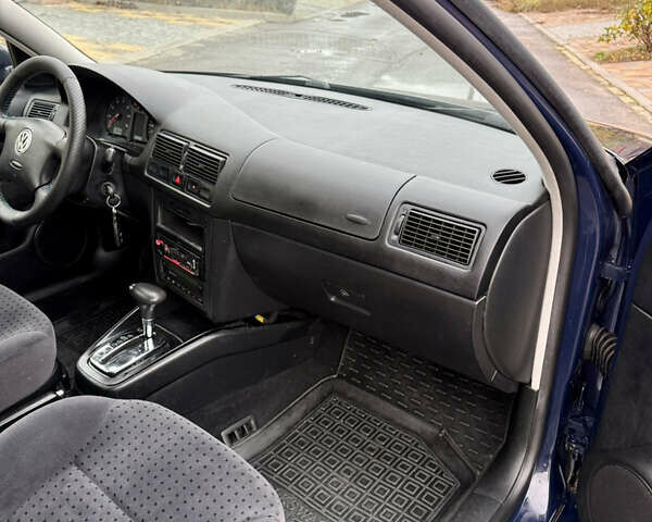 Синий Фольксваген Гольф, объемом двигателя 1.6 л и пробегом 262 тыс. км за 4799 $, фото 18 на Automoto.ua