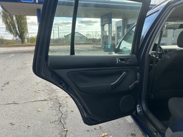 Синий Фольксваген Гольф, объемом двигателя 1.4 л и пробегом 273 тыс. км за 3850 $, фото 10 на Automoto.ua