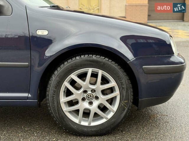 Синий Фольксваген Гольф, объемом двигателя 1.6 л и пробегом 262 тыс. км за 4799 $, фото 8 на Automoto.ua
