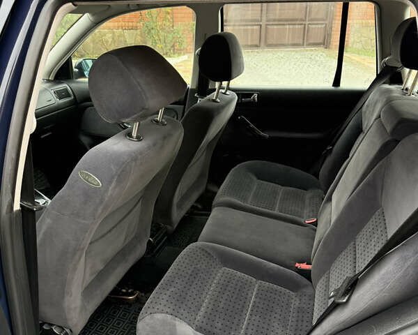 Синий Фольксваген Гольф, объемом двигателя 1.6 л и пробегом 262 тыс. км за 4799 $, фото 32 на Automoto.ua