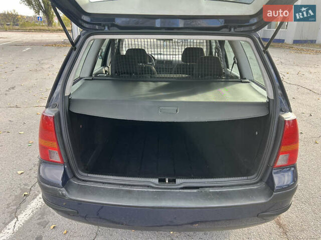 Синий Фольксваген Гольф, объемом двигателя 1.39 л и пробегом 273 тыс. км за 3850 $, фото 58 на Automoto.ua