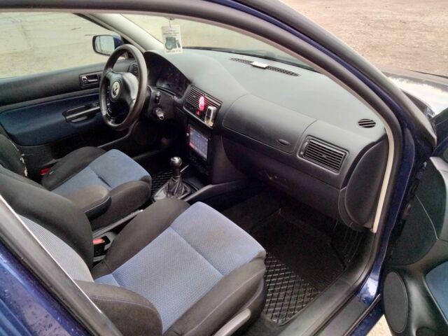 Синій Фольксваген Гольф, об'ємом двигуна 1.6 л та пробігом 190 тис. км за 3800 $, фото 9 на Automoto.ua