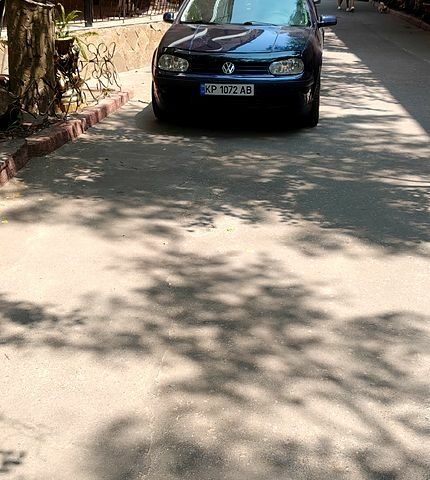 Синий Фольксваген Гольф, объемом двигателя 1.6 л и пробегом 342 тыс. км за 3500 $, фото 1 на Automoto.ua