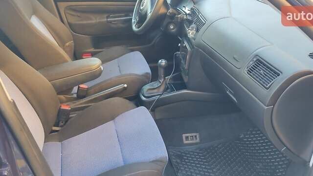 Синий Фольксваген Гольф, объемом двигателя 1.6 л и пробегом 296 тыс. км за 5000 $, фото 2 на Automoto.ua