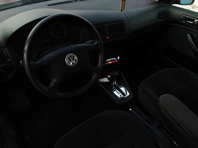 Синій Фольксваген Гольф, об'ємом двигуна 1.6 л та пробігом 350 тис. км за 4000 $, фото 6 на Automoto.ua