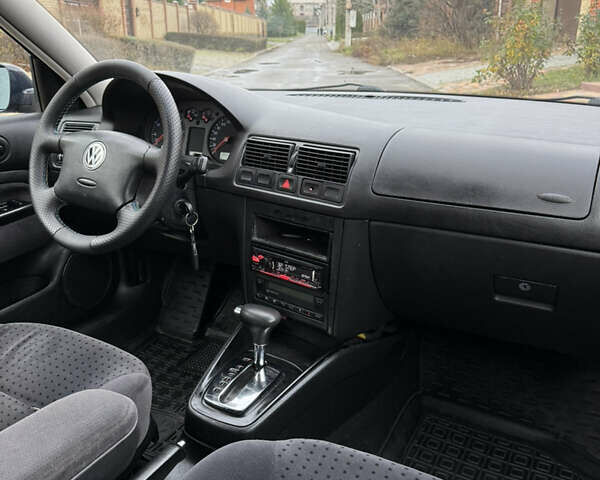 Синий Фольксваген Гольф, объемом двигателя 1.6 л и пробегом 262 тыс. км за 4799 $, фото 20 на Automoto.ua