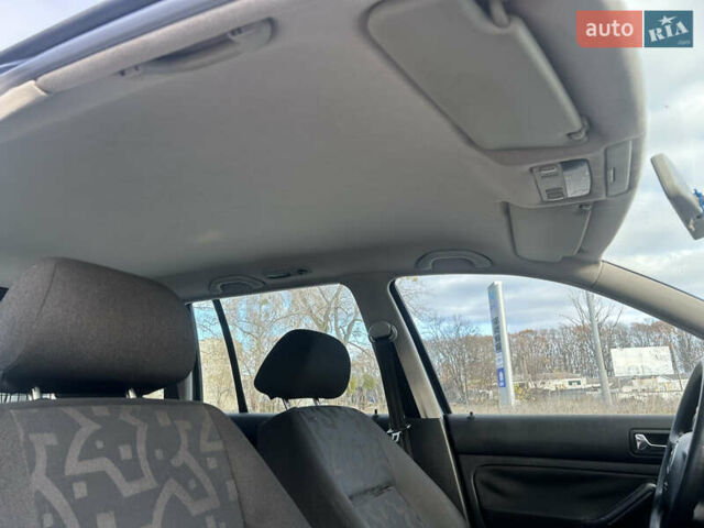 Синий Фольксваген Гольф, объемом двигателя 1.39 л и пробегом 273 тыс. км за 3850 $, фото 55 на Automoto.ua