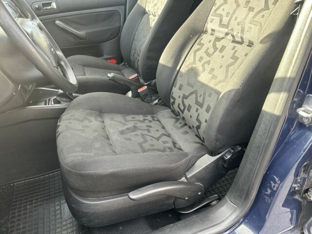 Синий Фольксваген Гольф, объемом двигателя 1.4 л и пробегом 273 тыс. км за 3850 $, фото 6 на Automoto.ua