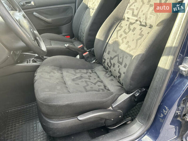 Синий Фольксваген Гольф, объемом двигателя 1.39 л и пробегом 273 тыс. км за 3850 $, фото 34 на Automoto.ua