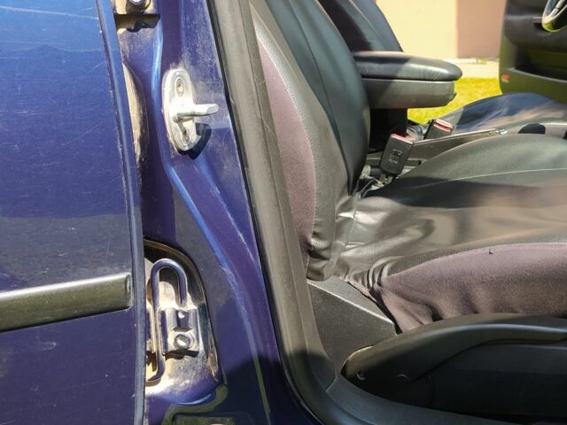 Синий Фольксваген Гольф, объемом двигателя 1.6 л и пробегом 339 тыс. км за 3000 $, фото 5 на Automoto.ua