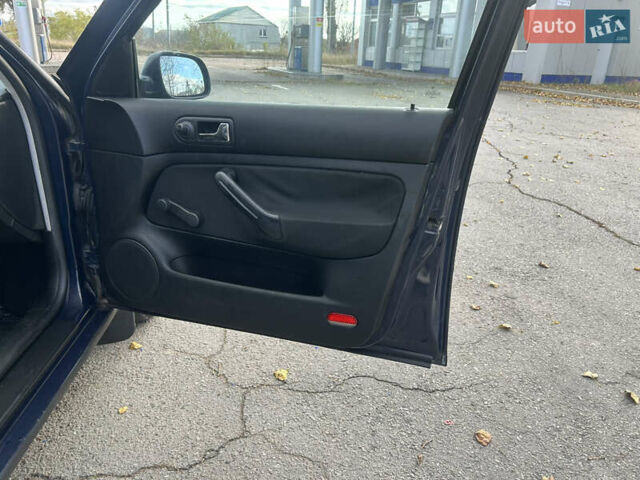 Синий Фольксваген Гольф, объемом двигателя 1.39 л и пробегом 273 тыс. км за 3850 $, фото 50 на Automoto.ua