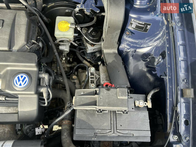 Синий Фольксваген Гольф, объемом двигателя 1.39 л и пробегом 273 тыс. км за 3850 $, фото 62 на Automoto.ua