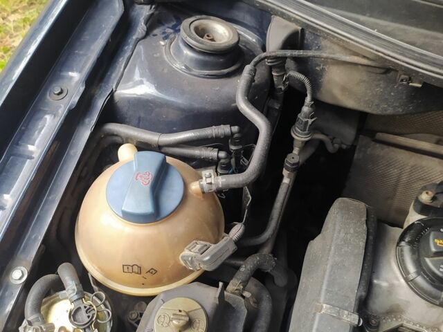 Синий Фольксваген Гольф, объемом двигателя 1.9 л и пробегом 280 тыс. км за 3400 $, фото 5 на Automoto.ua