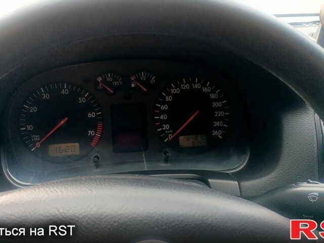 Синий Фольксваген Гольф, объемом двигателя 1.6 л и пробегом 285 тыс. км за 4300 $, фото 4 на Automoto.ua