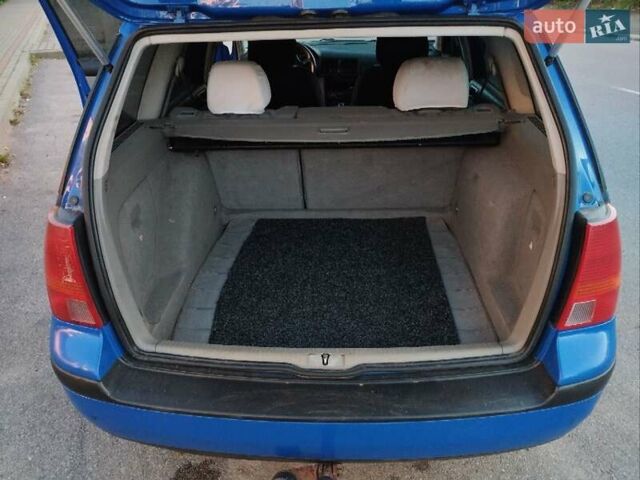 Синий Фольксваген Гольф, объемом двигателя 1.6 л и пробегом 280 тыс. км за 2950 $, фото 10 на Automoto.ua
