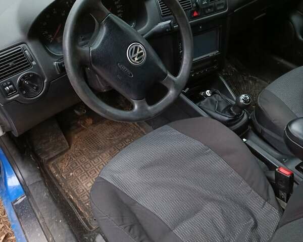 Синий Фольксваген Гольф, объемом двигателя 2 л и пробегом 370 тыс. км за 3700 $, фото 5 на Automoto.ua