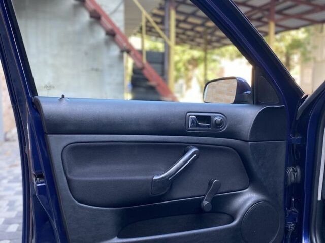 Синий Фольксваген Гольф, объемом двигателя 1.6 л и пробегом 211 тыс. км за 4550 $, фото 9 на Automoto.ua