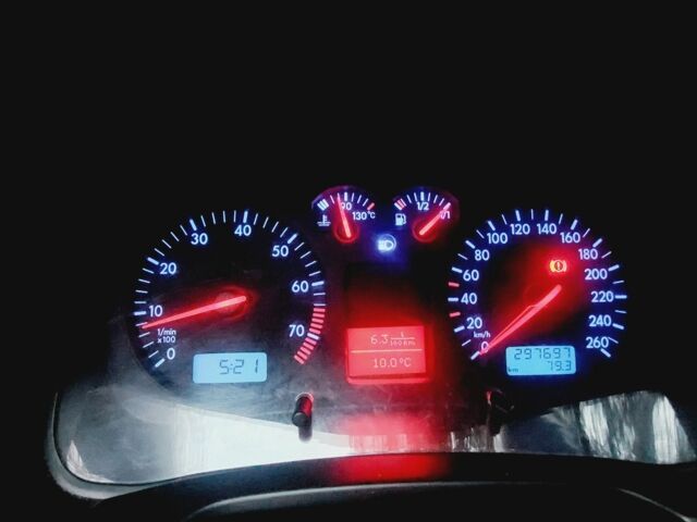 Синий Фольксваген Гольф, объемом двигателя 1.6 л и пробегом 297 тыс. км за 3300 $, фото 12 на Automoto.ua