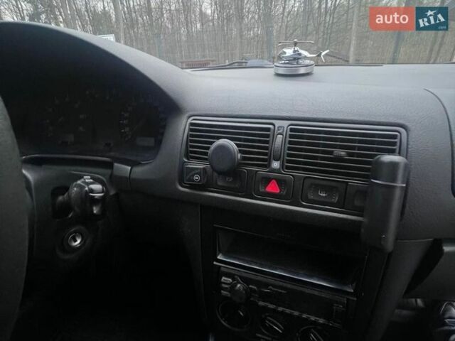 Синий Фольксваген Гольф, объемом двигателя 1.6 л и пробегом 400 тыс. км за 3500 $, фото 9 на Automoto.ua