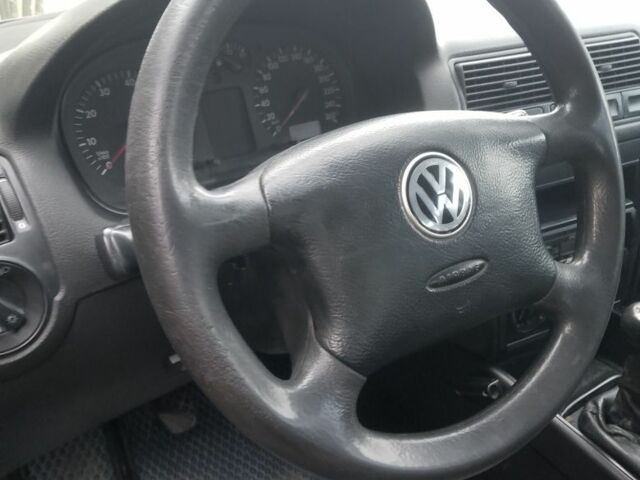 Синий Фольксваген Гольф, объемом двигателя 1.6 л и пробегом 400 тыс. км за 2850 $, фото 5 на Automoto.ua