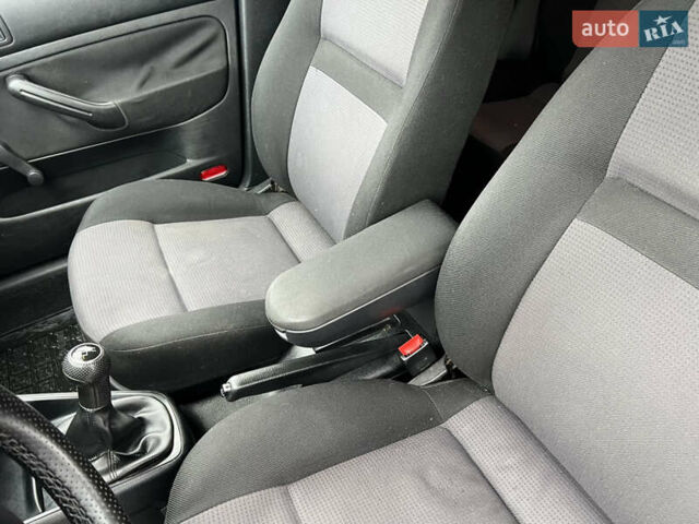 Синій Фольксваген Гольф, об'ємом двигуна 1.6 л та пробігом 248 тис. км за 4790 $, фото 17 на Automoto.ua