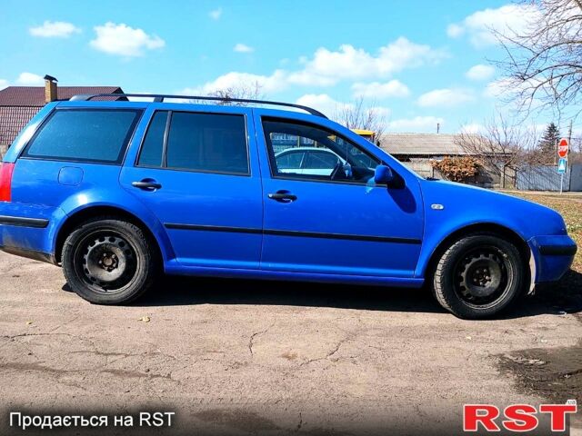 Синий Фольксваген Гольф, объемом двигателя 1.9 л и пробегом 350 тыс. км за 3000 $, фото 1 на Automoto.ua