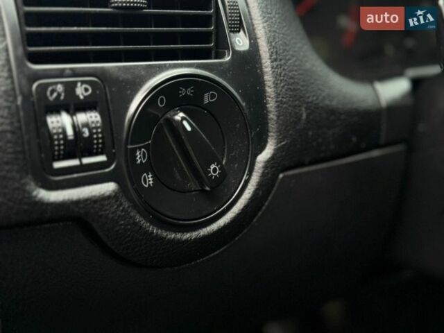 Синий Фольксваген Гольф, объемом двигателя 2.32 л и пробегом 272 тыс. км за 3800 $, фото 22 на Automoto.ua