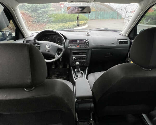 Синий Фольксваген Гольф, объемом двигателя 1.6 л и пробегом 275 тыс. км за 4200 $, фото 13 на Automoto.ua