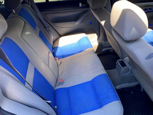 Синий Фольксваген Гольф, объемом двигателя 1.6 л и пробегом 0 тыс. км за 4200 $, фото 2 на Automoto.ua