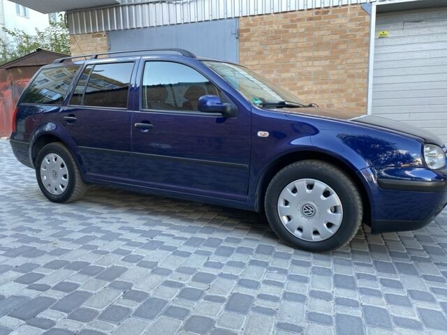 Синий Фольксваген Гольф, объемом двигателя 1.6 л и пробегом 211 тыс. км за 4550 $, фото 4 на Automoto.ua