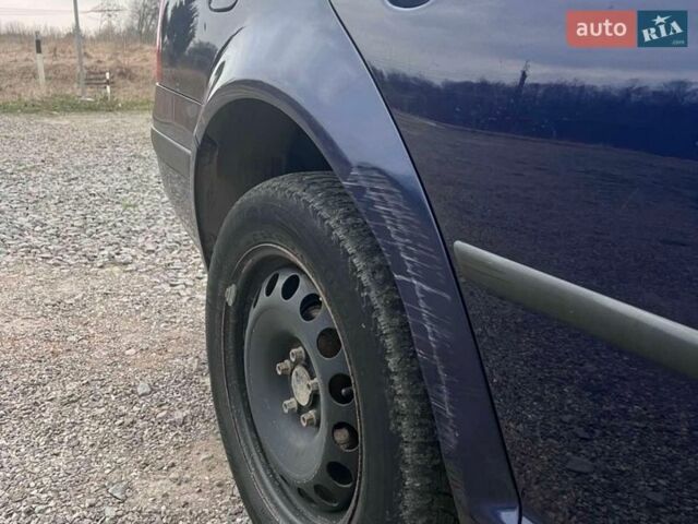 Синий Фольксваген Гольф, объемом двигателя 1.6 л и пробегом 400 тыс. км за 3500 $, фото 12 на Automoto.ua