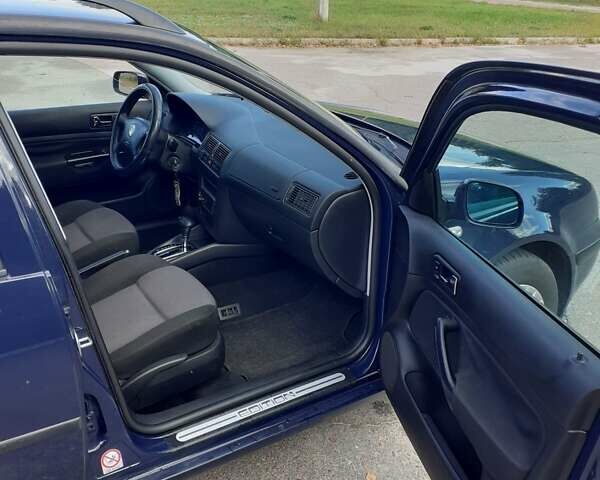 Синій Фольксваген Гольф, об'ємом двигуна 1.6 л та пробігом 170 тис. км за 4500 $, фото 4 на Automoto.ua