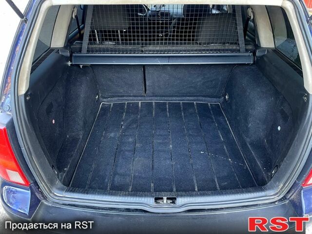 Синий Фольксваген Гольф, объемом двигателя 1.6 л и пробегом 340 тыс. км за 3350 $, фото 6 на Automoto.ua