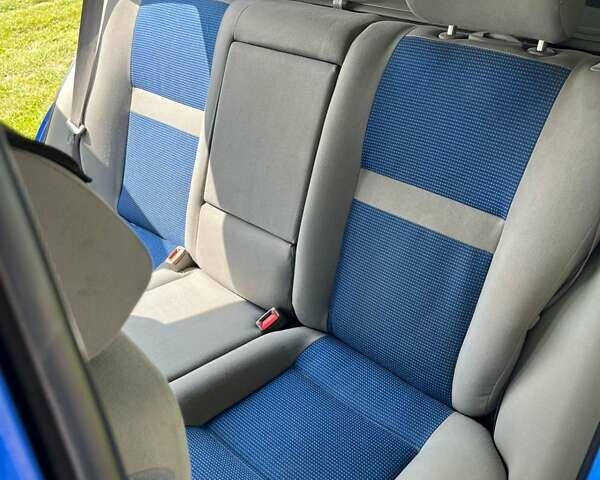 Синий Фольксваген Гольф, объемом двигателя 1.39 л и пробегом 355 тыс. км за 3300 $, фото 13 на Automoto.ua